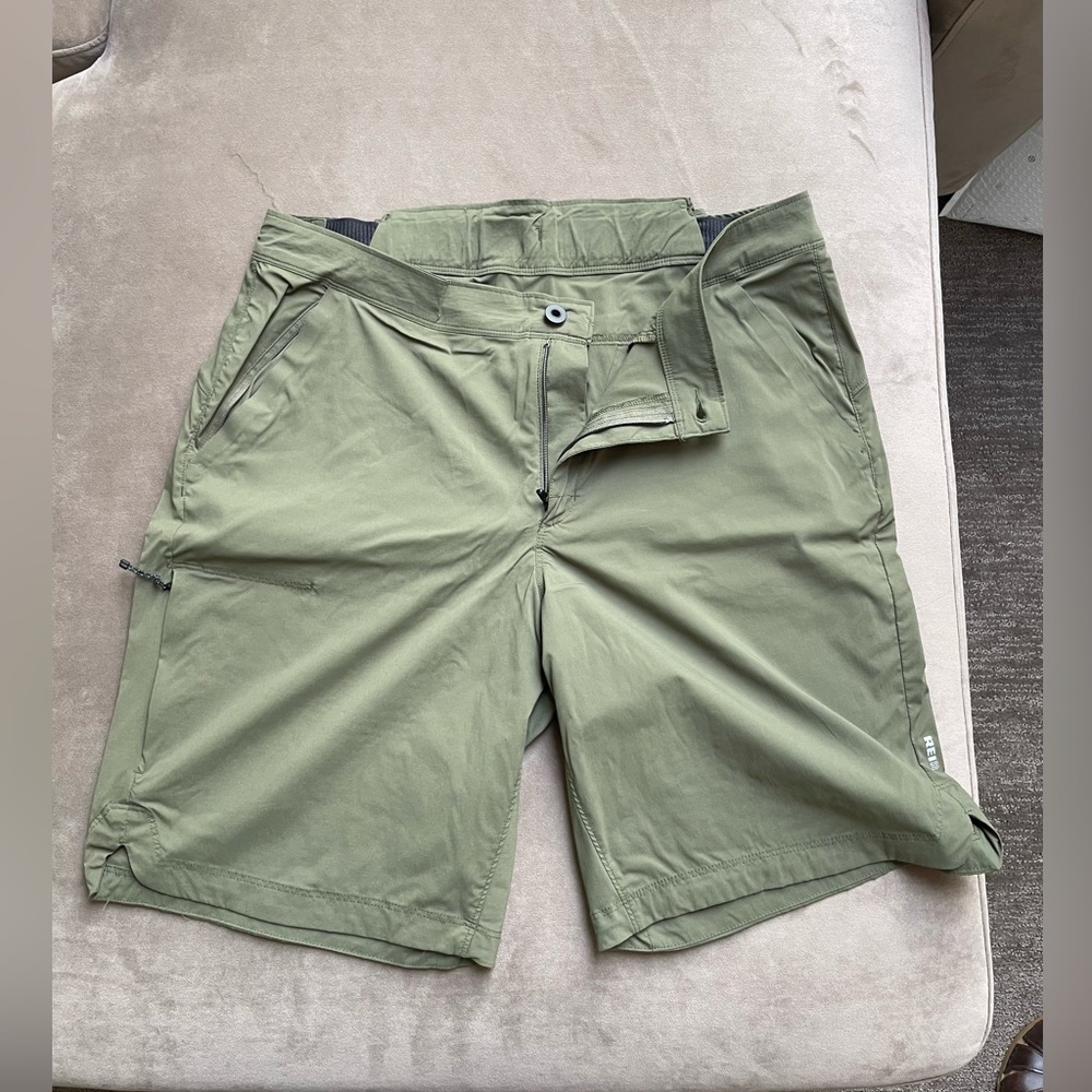 Women’s REI CO-OP Link Double Biking Shorts Size Large, Army Green